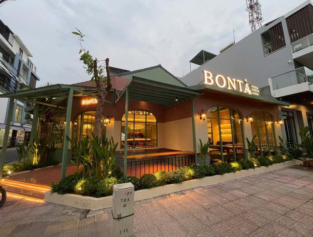 The front of Bontà: arched windows, a green canopy and the Bontà sign