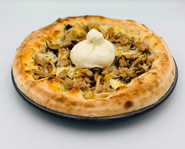 White pizza with mushrooms, crumbled sausage and a burrata on top